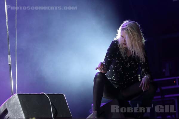 THE KILLS - 2016-07-02 - HEROUVILLE SAINT CLAIR - Chateau de Beauregard - Scene John - Alison Nicole Mosshart